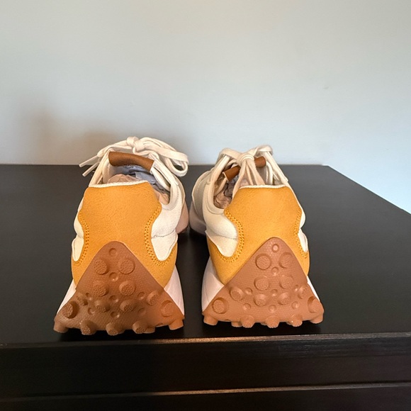New Balance x CALIA: 327 Golf Sneakers, Women's 9, Dried Apricot NEW - Picture 3 of 9
